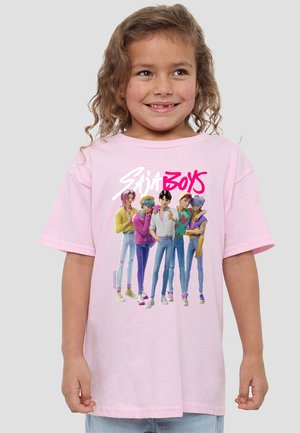 Pink cotton t-shirt featuring a graphic print of five animated characters in colorful outfits, with varied hairstyles and poses.