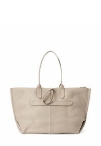 Beige læder tote taske med glat tekstur, to top håndtag, en frontlomme og lynlås lukning. Har en flad, rektangulær form.