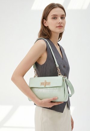Kassandra, KASSANDRA SHOULDER BAG - Sac bandoulière - green
