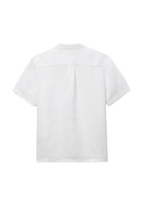 Chemise en lin blanche à manches courtes, dotée d'un col classique, d'une rangée de points de couture dans le dos et d'une texture lisse. Vue de dos présentée.