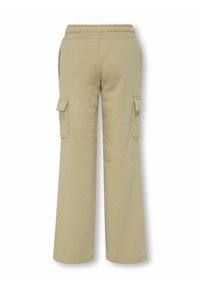 Beige cargobroek met een relaxte pasvorm, elastische tailleband en twee zijzakken met knoopflappen. Zachte, gestructureerde stof.