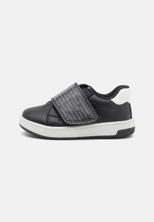Trainers - black/white