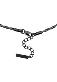 Schwarze Metallkette mit verlängerten Gliedern, mit einem Hakenverschluss und einer verstellbaren Kette mit einem rechteckigen Anhänger.