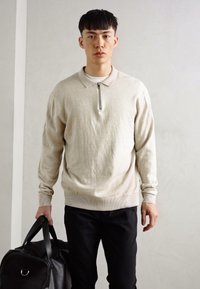 Thumbnail Image 2