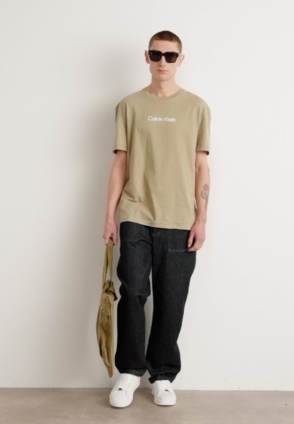 HERO LOGO COMFORT - Print T-shirt - tree house4