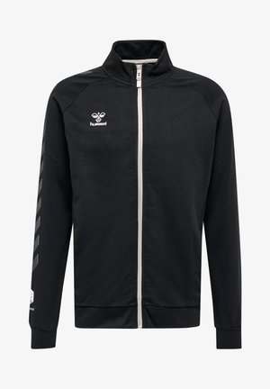 Sort atletisk jakke med høj krave, fuld lynlås, hvide accenter og et diagonalt stribemønster på ærmerne. Fremstillet af glat syntetisk materiale.