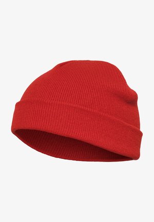 Cappello beanie lavorato a maglia rosso con una texture a coste, caratterizzato da un risvolto e un tessuto morbido. Il design è aderente e sagomato.