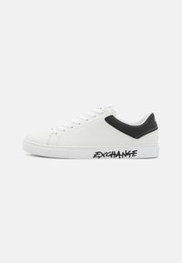 Selezionato, optic white/black