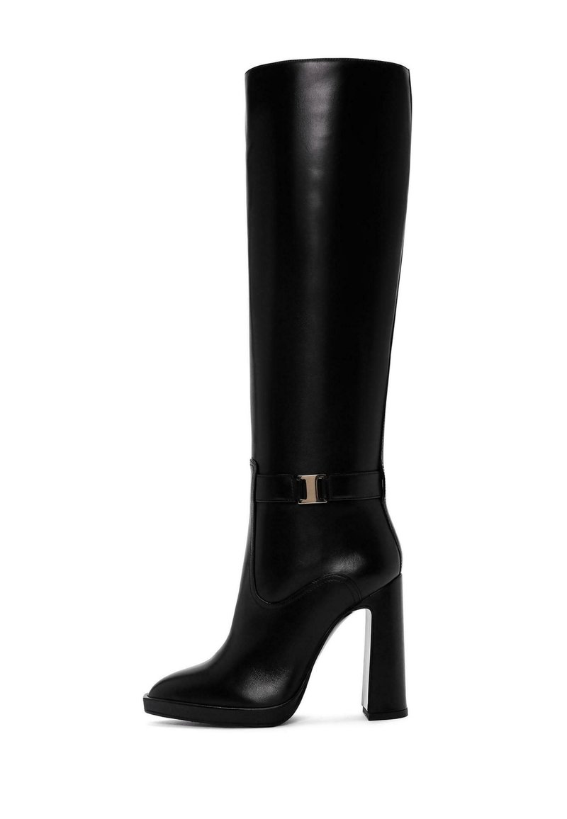Chaussures femme noire à fleurs P.38 talons moyen mis 1 fois