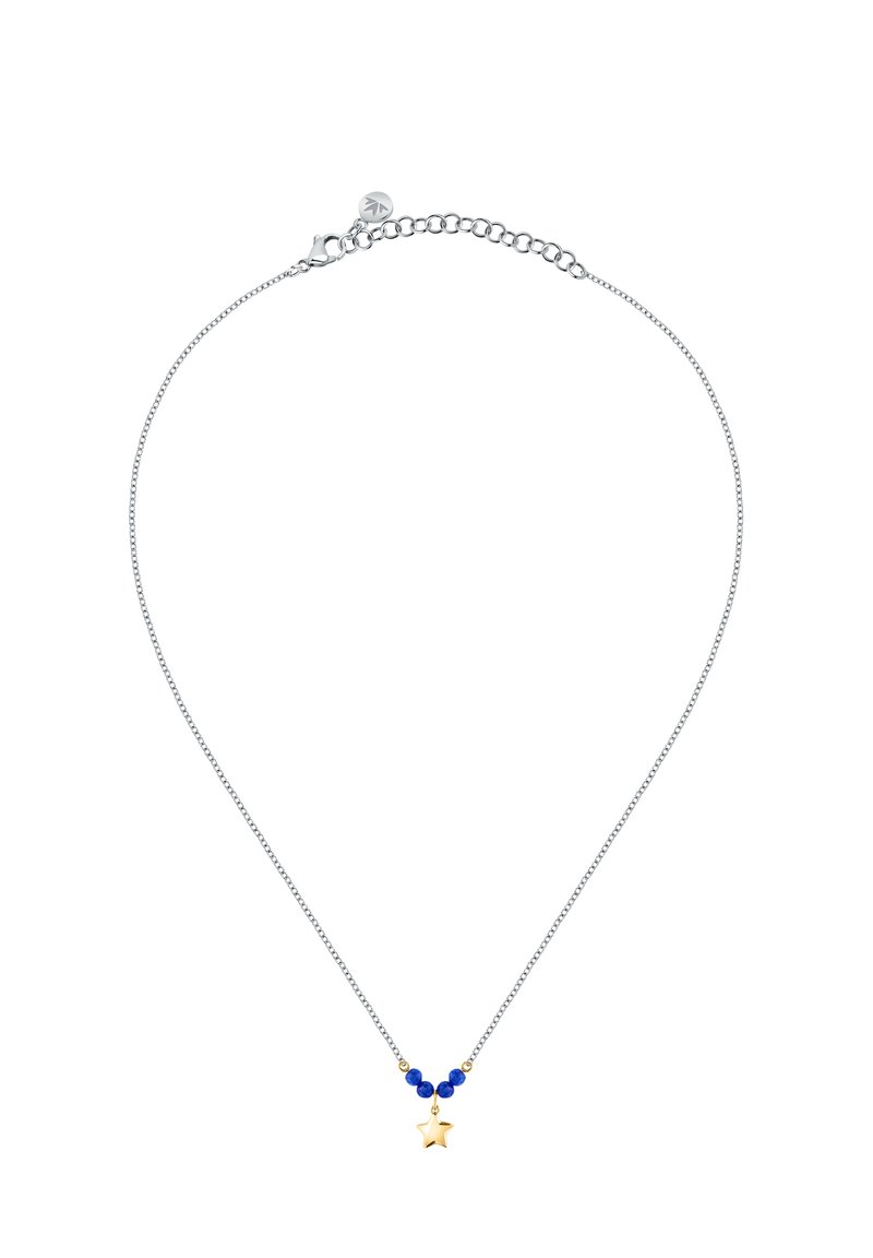 Collana in argento con perline decorative blu e un pendente a forma di stella dorata al centro. Caratterizzata da un gancio a moschettone e catena di estensione.