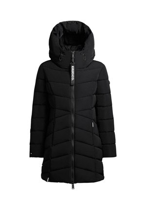 Giacca a vento nera con colletto alto e zip completa. Presenta pannelli trapuntati orizzontali, tasche laterali e un'etichetta con logo sul collo.