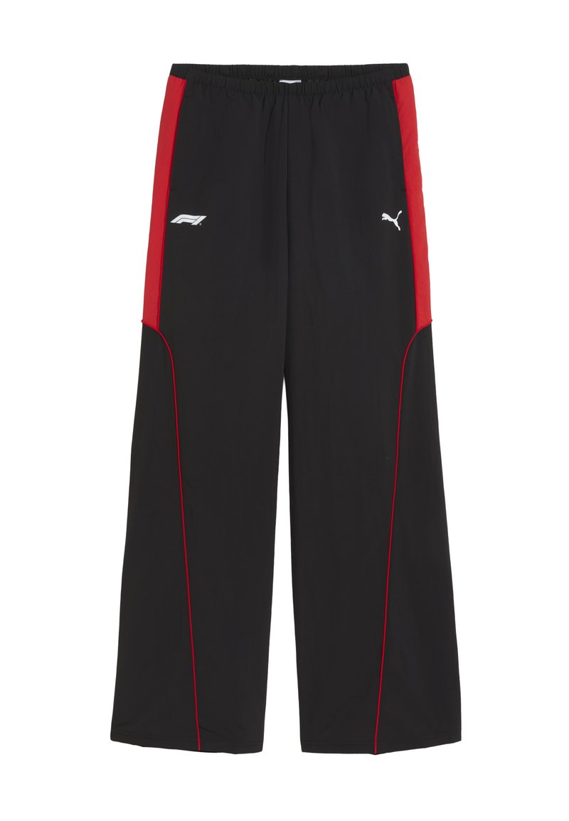Pantalons de sport noirs avec des panneaux latéraux rouges, une taille élastique, des coutures rouges contrastantes, ainsi que les logos Puma et F1 affichés de manière proéminente.