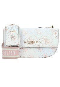 Bílá kožená crossbody taška s diamantovým vzorem, zlatými logovými kovovými prvky a odnímatelným růžovým popruhem s potiskem. Obsahuje malou kapsičku.
