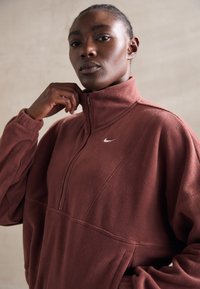 Nike Performance ONE  - Felpa in pile - red sepia/white