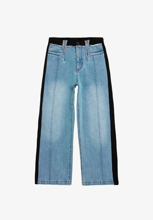 Blugi largi din denim albastru deschis, cu panouri laterale negre, având talie cu margini destrămată și design tradițional cu cinci buzunare.