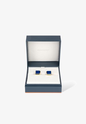 Goldfarbene Manschettenknöpfe mit quadratischer Form und tiefblauer Emaille-Einlage, präsentiert in einem navyblauen Etui mit einem weichen weißen Innenraum.