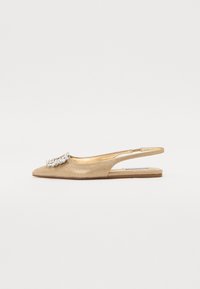 Kultaiset avokkaat, joissa on slingback-malli ja kärki, joka on terävä. Kenkien pinnassa on tekstuuri ja edessä koristeellinen kristallikoristelu.