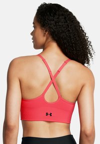 Under Armour VANISH SEAMLESS LOW - Sujetadores deportivos con sujeción ligera - racer red