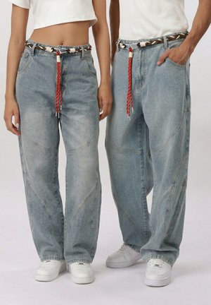 YOURTURN UNISEX BELTED BAGGY DENIM - Blugi largi - light blue denim