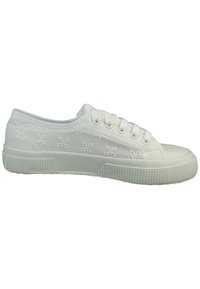 Sneaker bianco in tela con chiusura a lacci, motivi floreali ricamati, punta rotonda, suola in gomma texturizzata e superficie liscia.