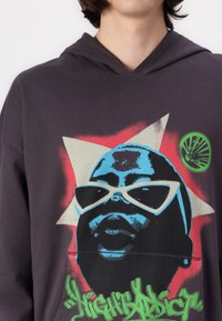 Night Addict Sweatshirt com capuz - charcoal