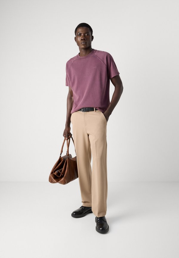 CONCRETE - Basic T-shirt - open purple4