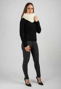 Dalle Piane Cashmere BRAIDED  - Tubehalstørklæder - white