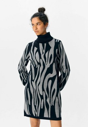 OBJRAY ROLL NECK - Strickkleid - black