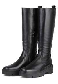 Botas altas de cuero negro hasta la rodilla con cremallera lateral, superficie texturizada, suela de goma más gruesa y lengüetas para facilitar su puesta.