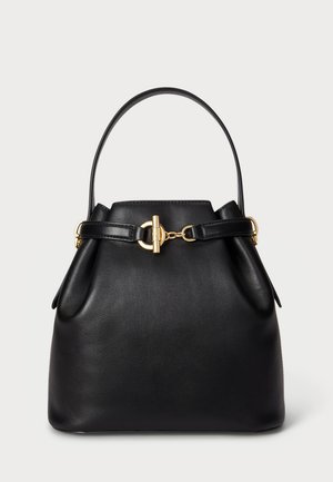 Sac à main en cuir noir avec une seule anse supérieure et fermeture à clip en métal doré au centre avant.