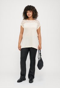 ONLY Carmakoma CARFLAKE LIFE S/S MIX JRS - Osnovna majica kratkih rukava - ecru