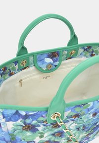 Guess ALLOVER-PRINT - Accessorio da spiaggia - hellblau