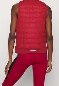 Nike Performance Väst - red