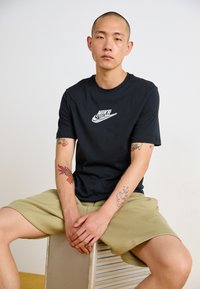 Nike Sportswear TEE - Print T-shirt - black