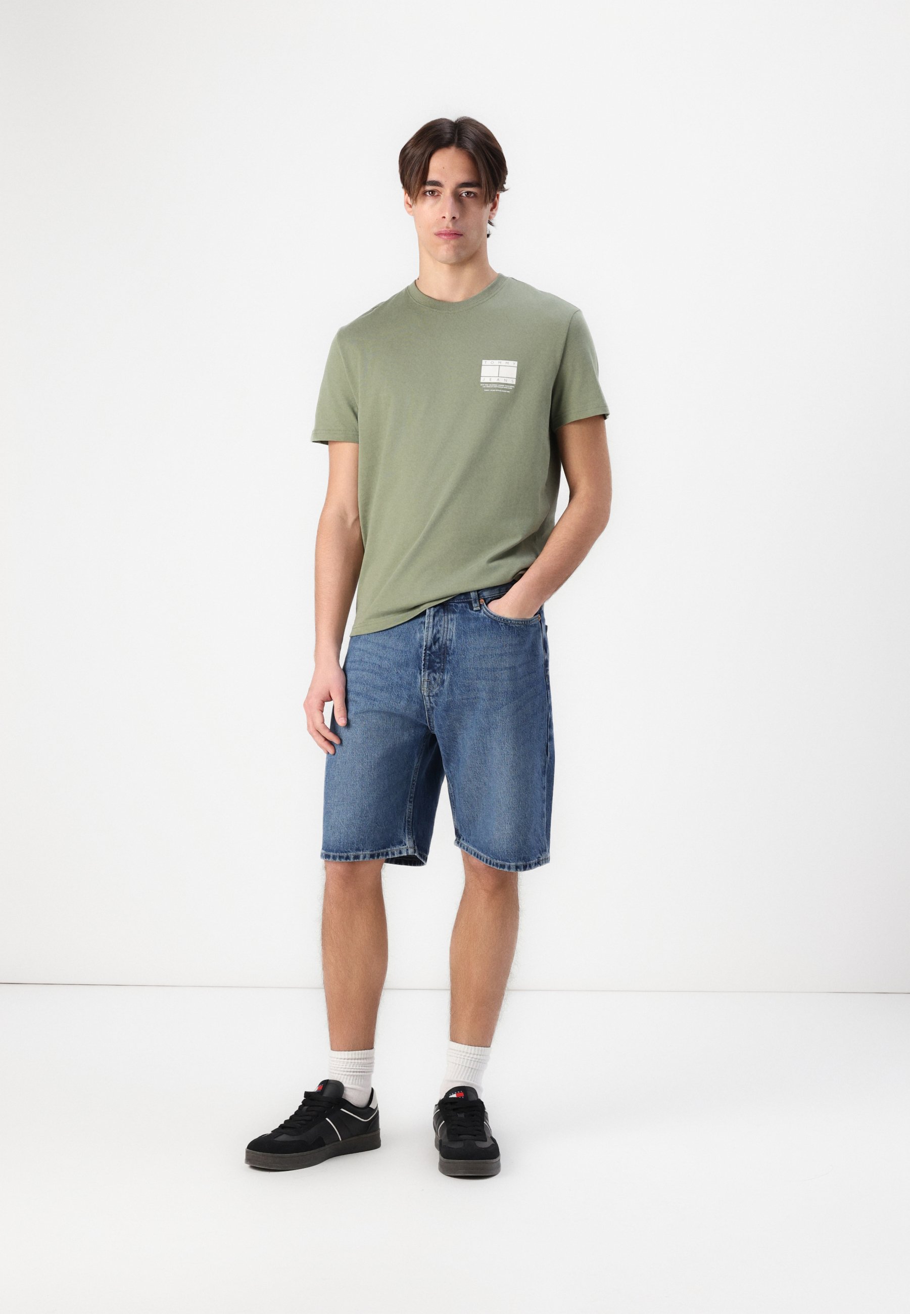 売れ筋商品|||トミーヒルフィガー Tシャツ レディース トップス DNA GRAPHIC TEE UNISEX - Print T-shirt - aruba green Tommy Jeans DNA GRAPHIC TEE UNISEX - T-shirt con stampa