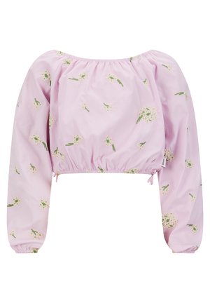 Jasnoróżowa bluzka z odkrytymi ramionami, z długimi bufiastymi rękawami, elastycznym dołem i mankietami, ozdobiona małymi białymi kwiatowymi nadrukami.