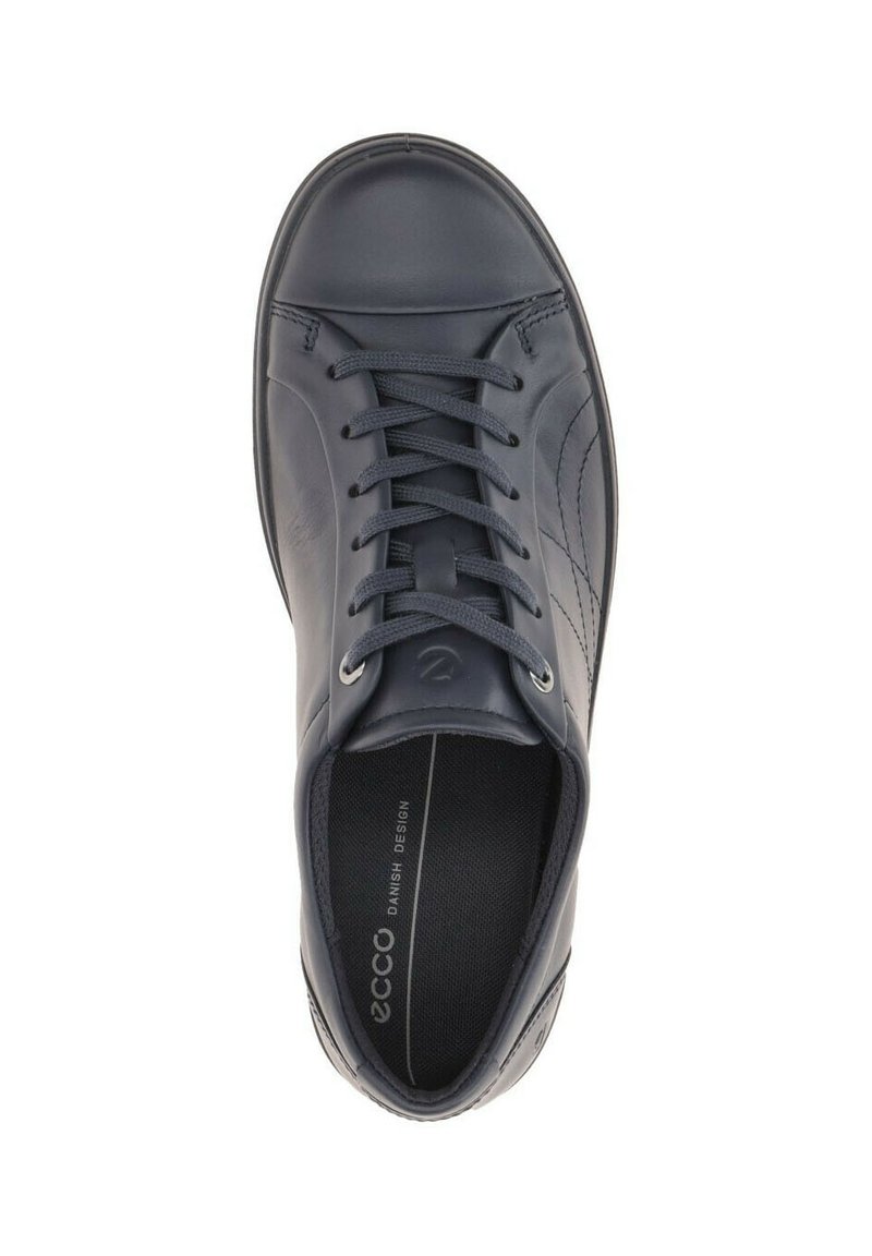 Dunkelblaues Leder-Sneaker mit runder Zehenform, flachen Schnürsenkeln, strukturierten Seitenpaneelen und gepolsterter Innensohle. Beinhaltet dezente Markenkennzeichnung auf der Zunge.