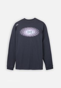 T-shirt à manches longues bleu marine en coton. Présente un graphique tourbillonnant en violet clair et bleu, avec une petite étiquette de marque sur l'épaule.