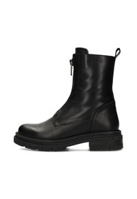 Stivaletti in pelle nera alla caviglia con zip laterale, punta rotonda, finitura testurizzata e suola in gomma spessa. Presentano una linguetta sul retro.