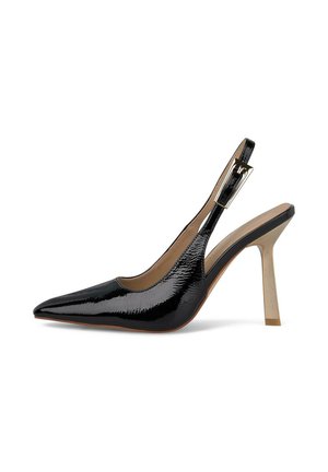 Décolleté slingback in pelle vernice nera con punta affusolata, dettagli con fibbia color oro e tacco a spillo alto. Texture liscia e design elegante.