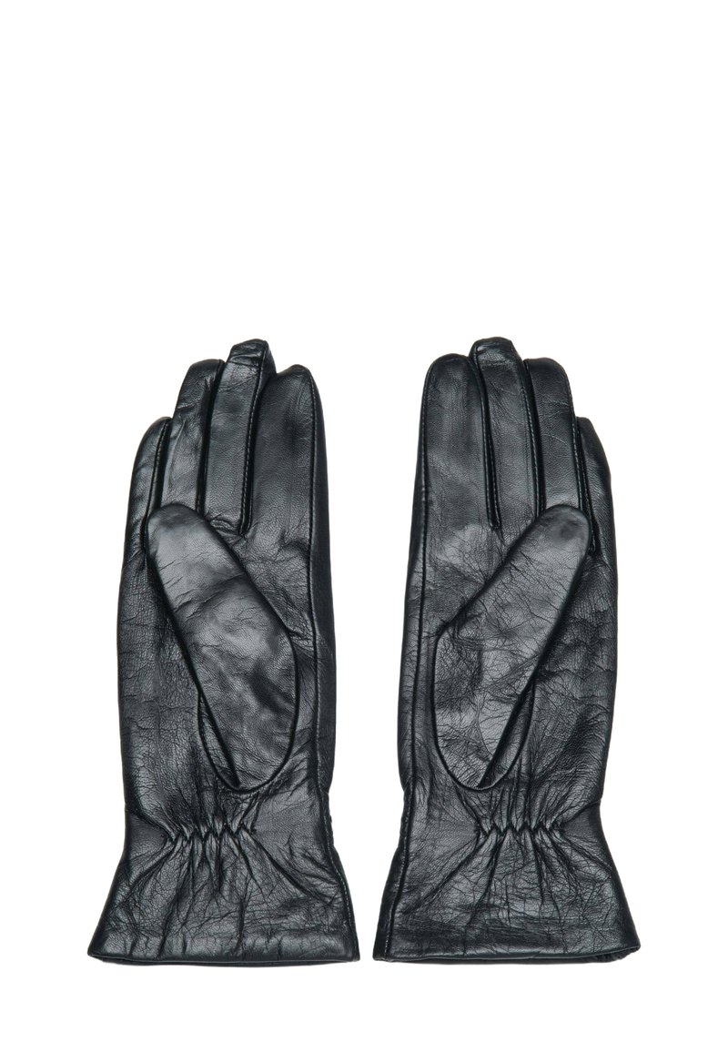 Czarne rękawiczki ze skóry z marszczonym nadgarstkiem, posiadające pięć palców, gładką fakturę i minimalistyczne zdobienia. Odpowiednie na zimną pogodę.