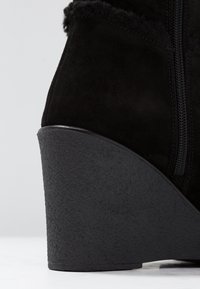 mint&berry Botas de cuña - black