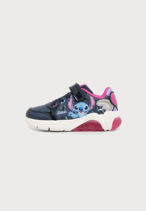 Geox, DISNEY LILO & STITCH FADINLIGHT GIRL - Baskets basses - navy/fuchsia