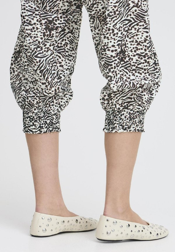 JILL WIDE CAPRI - Shorts - small animal printed3