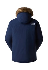 Giacca isolante blu navy con cappuccio bordato in pelliccia, logo sulla spalla e una texture liscia e opaca. Vista da dietro, senza dettagli frontali visibili.
