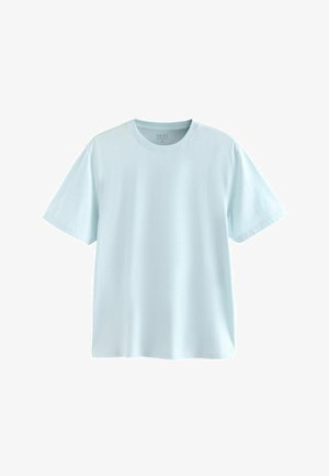 Paprasta šviesiai mėlyna trumpomis rankovėmis marškinėliai su apvaliu kaklu ir įprastu siluetu, pateikti ant balto fono.