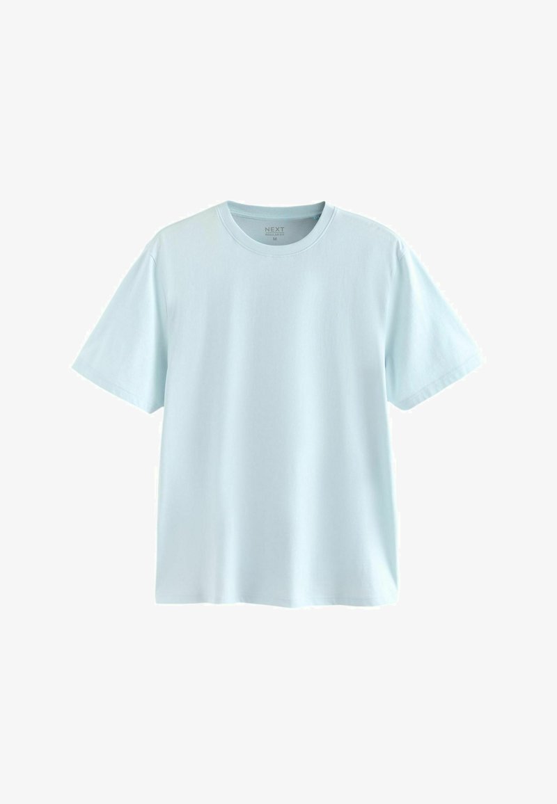 Camiseta lisa azul claro de manga corta con cuello redondo y ajuste regular, presentada sobre fondo blanco.