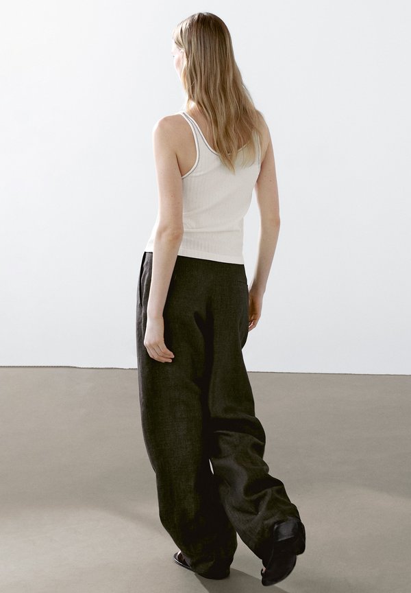 SLEEVELESS - Top - beige4