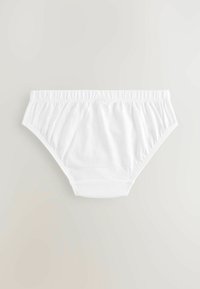 Culotte blanche en coton avec une taille élastique, présentant une texture lisse et un design classique offrant une couverture complète. Sans motifs ni accents supplémentaires.