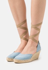 Selected Femme SLFMIA WEDGE  - Sapatos de salto alto com atacadores - blue bell